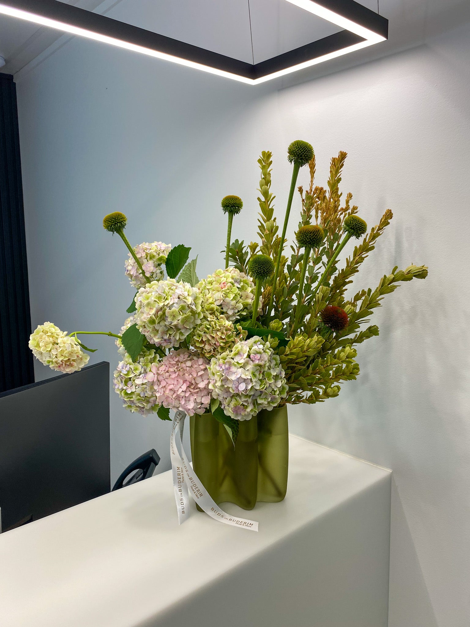 Buds on B business flower subscription, Sunshine Coast flower subscription, corporate flowers, corporate flower subscription, Sunshine Coast flower corporate subscription, business florals, flowers for my business 