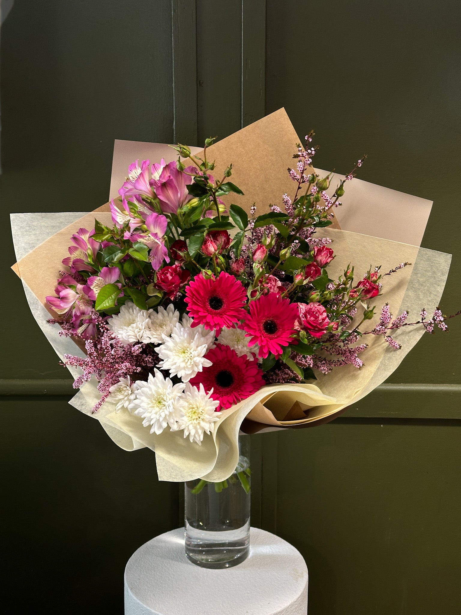 Buds on B Business, Business flower subscriptions, business florals, flowers for business event, florist to business flower subscription, Sunshine Coast florist, Sunshine Coast flower shop, Sunshine Coast flower delivery